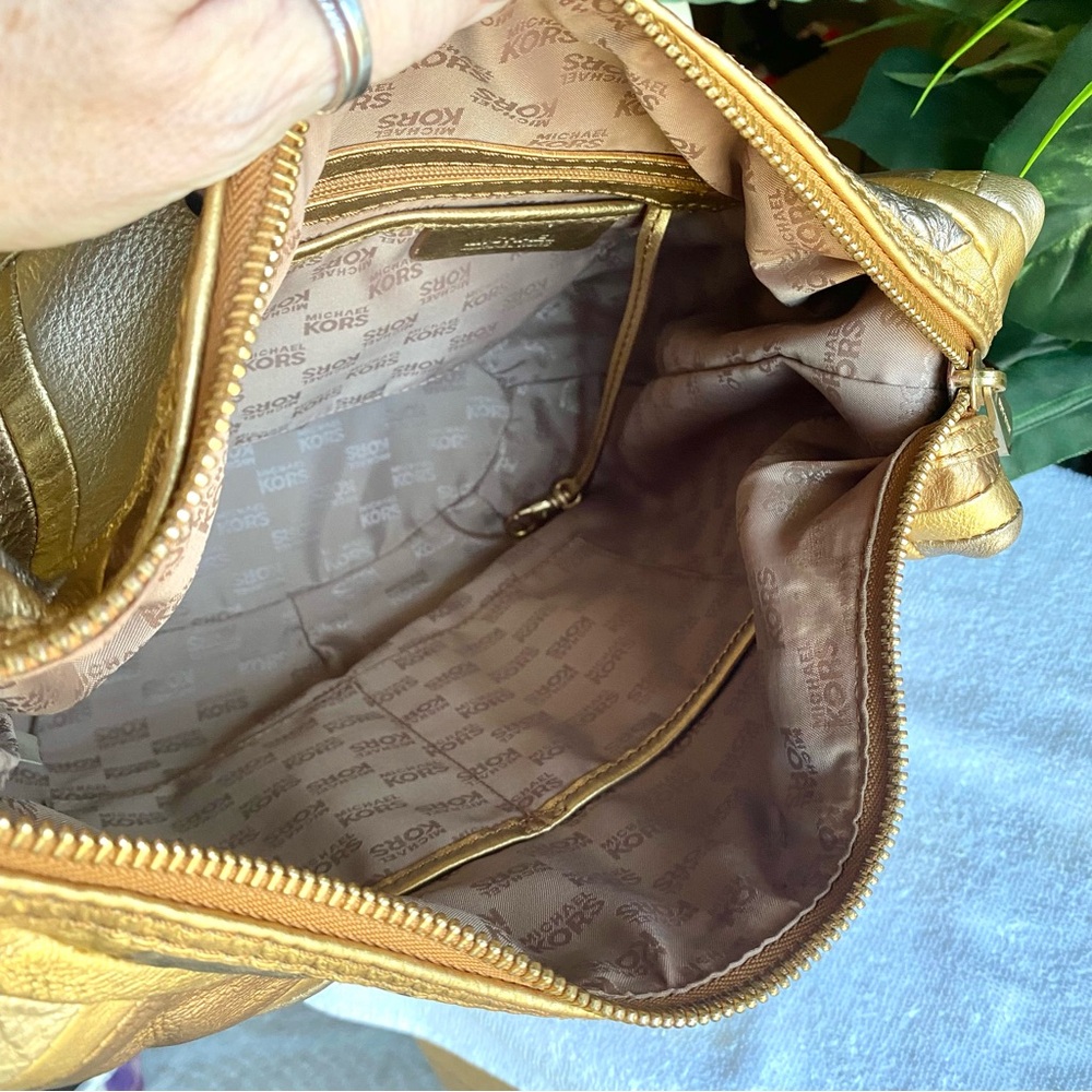 Michael Kors hobo patchwork bag in silver gold and bronze with gold chain EUC - Picture 8 of 13